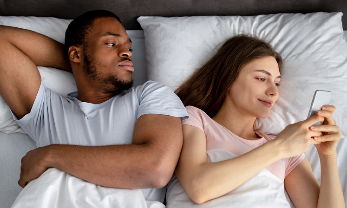 Eliminating Phubbing In Relationships