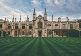 Choosing the Right University in the UK: Factors to Consider for Master's Programs