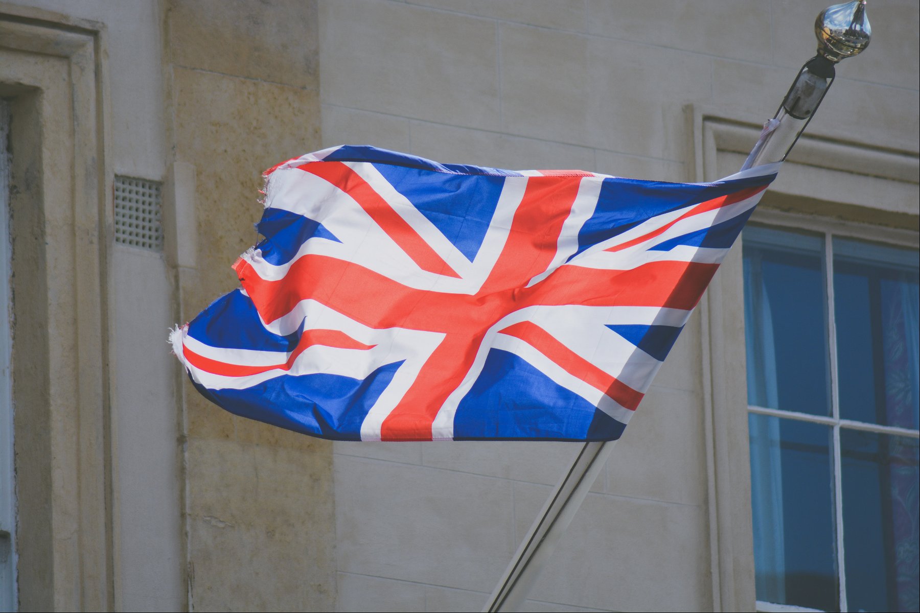 Advantages and Disadvantages of Studying in the UK