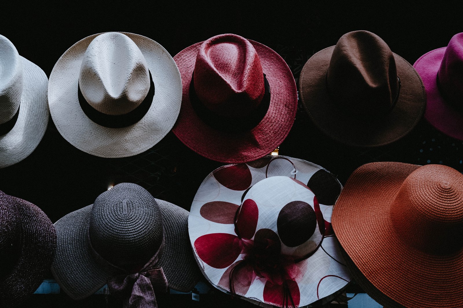 Freelancing is not for the faint of heart. Having to wear multiple hats as a freelancer is painful. Here's how you breeze through it with managing your solo end-to-end business! | Ruchika Abbi