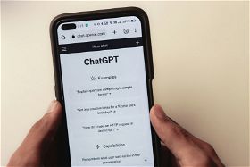 Chatbots vs Live Chat - Example of a Chatbot