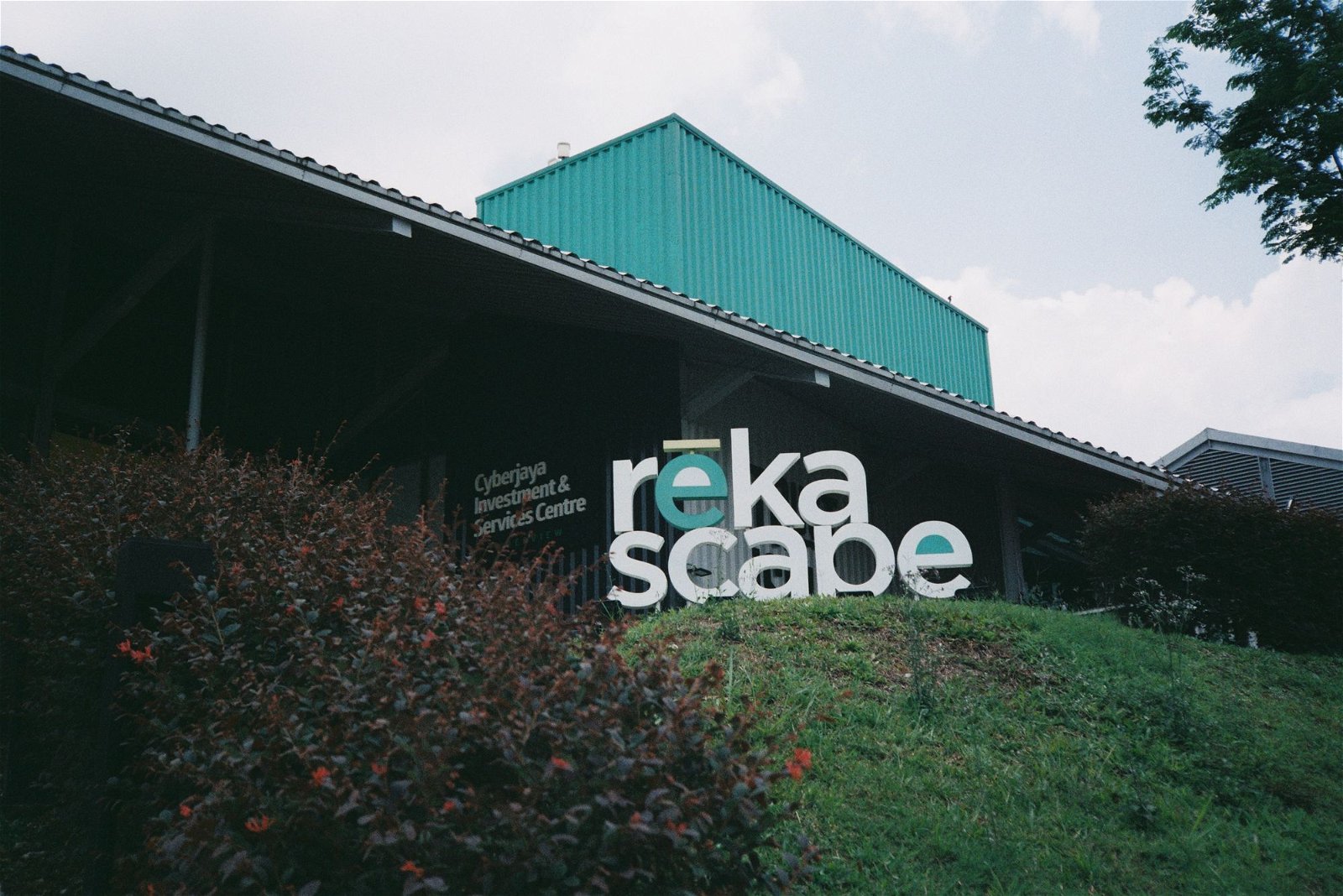 RekaScape, Cyberjaya. Shot with Konica C35 Auto, Fujifilm Superia 200 (expired).